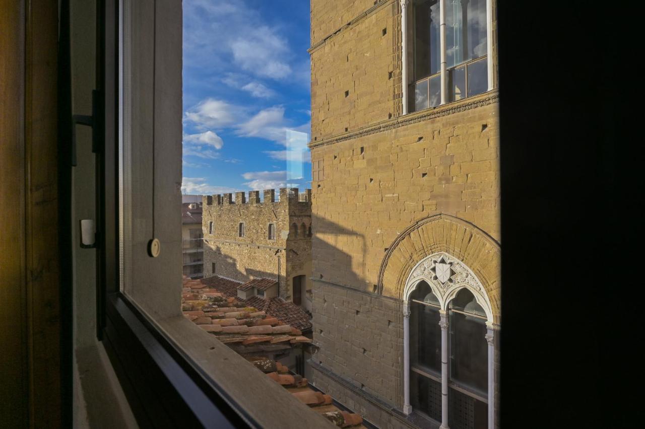 Via Lamberti, 3 - Florence Charming Apartments - Charming And Historic 5Th-Floor Attic Apartment With Elevator In A Building At The Heart Of Vibrant Florence, Just A 2-Minute Walk From All Attractions Esterno foto