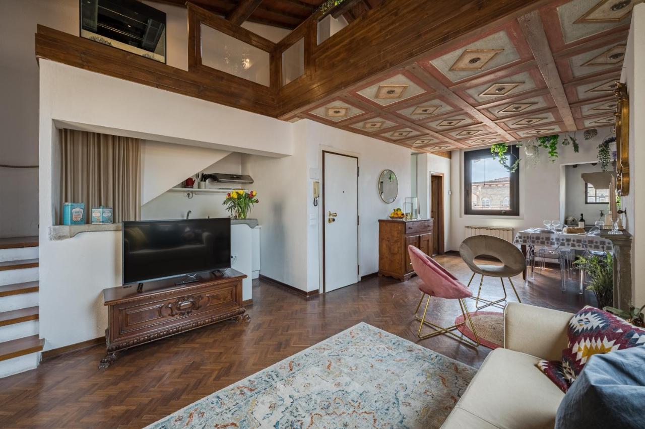 Via Lamberti, 3 - Florence Charming Apartments - Charming And Historic 5Th-Floor Attic Apartment With Elevator In A Building At The Heart Of Vibrant Florence, Just A 2-Minute Walk From All Attractions Esterno foto