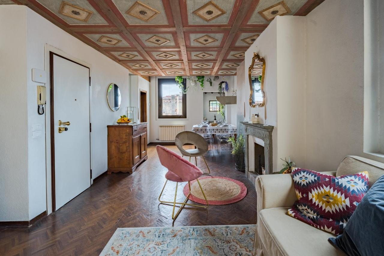 Via Lamberti, 3 - Florence Charming Apartments - Charming And Historic 5Th-Floor Attic Apartment With Elevator In A Building At The Heart Of Vibrant Florence, Just A 2-Minute Walk From All Attractions Esterno foto