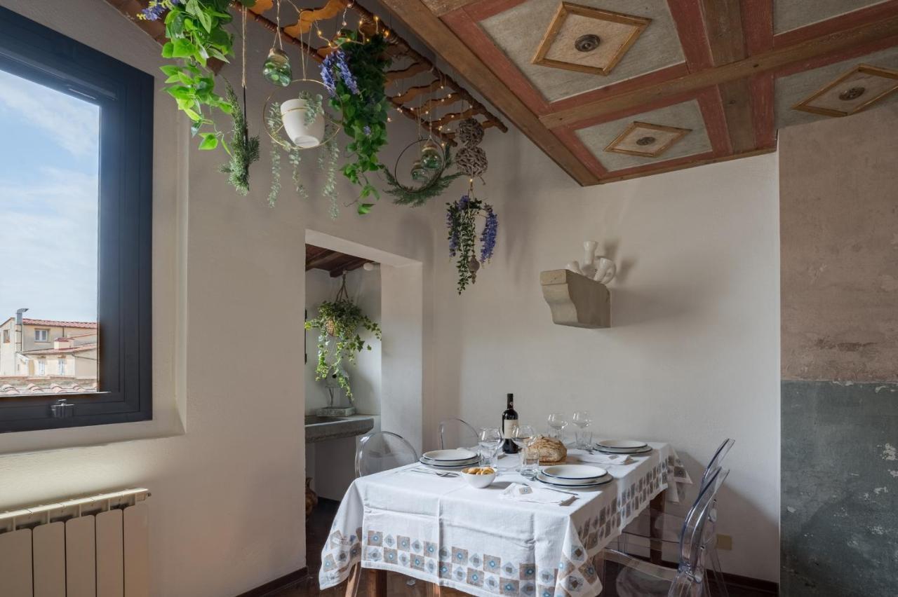 Via Lamberti, 3 - Florence Charming Apartments - Charming And Historic 5Th-Floor Attic Apartment With Elevator In A Building At The Heart Of Vibrant Florence, Just A 2-Minute Walk From All Attractions Esterno foto