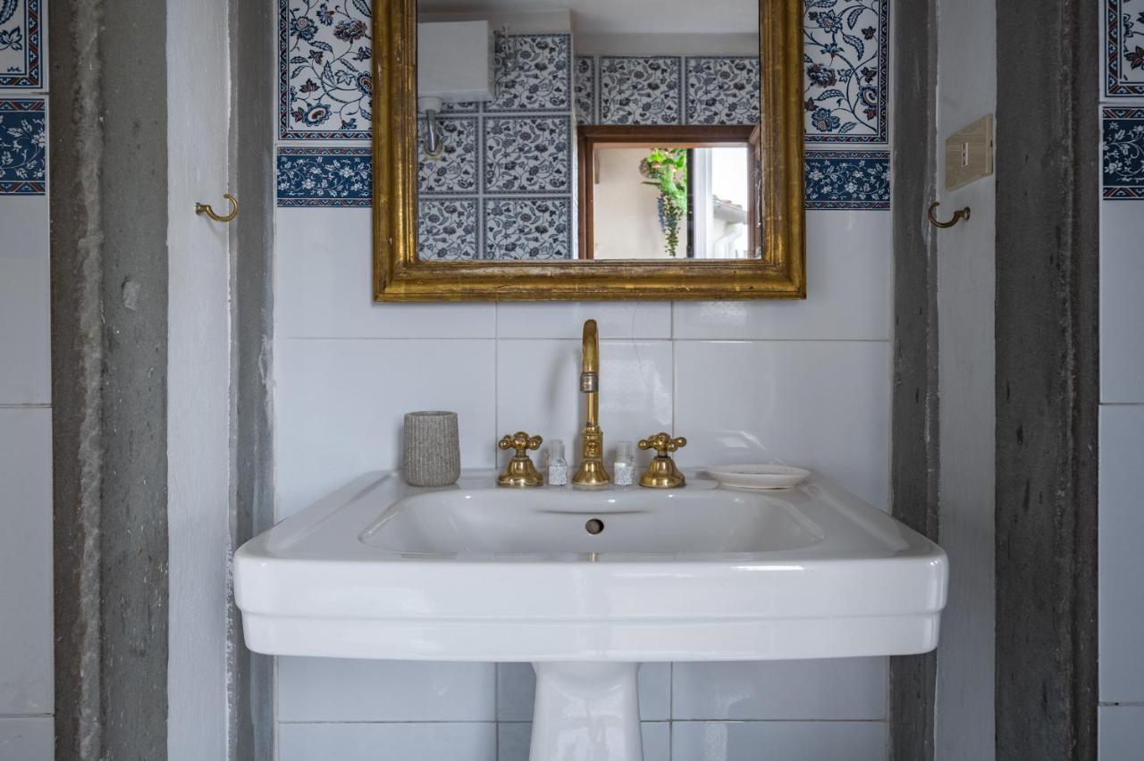 Via Lamberti, 3 - Florence Charming Apartments - Charming And Historic 5Th-Floor Attic Apartment With Elevator In A Building At The Heart Of Vibrant Florence, Just A 2-Minute Walk From All Attractions Esterno foto